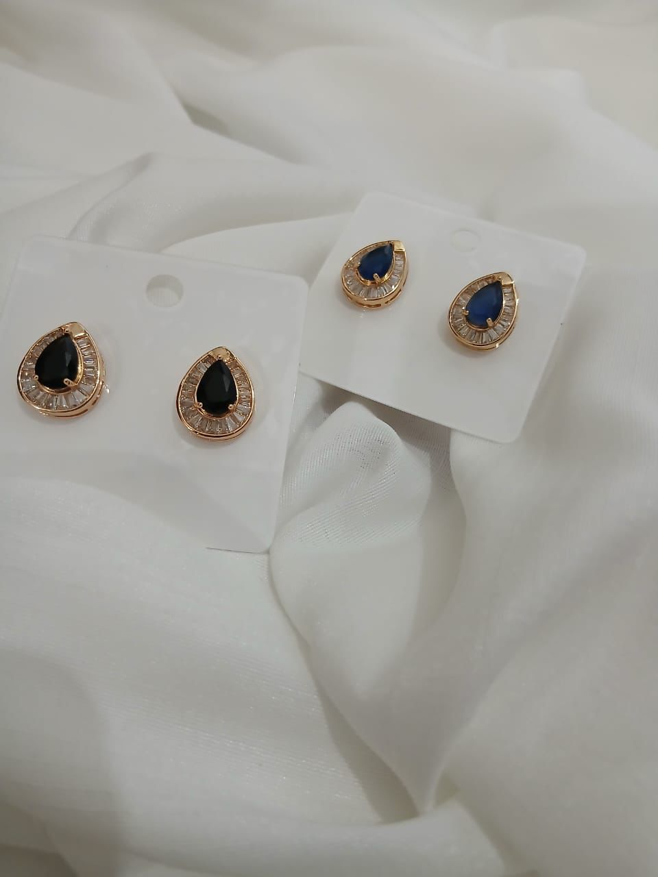 🖤💙The Duchess Teardrop Studs